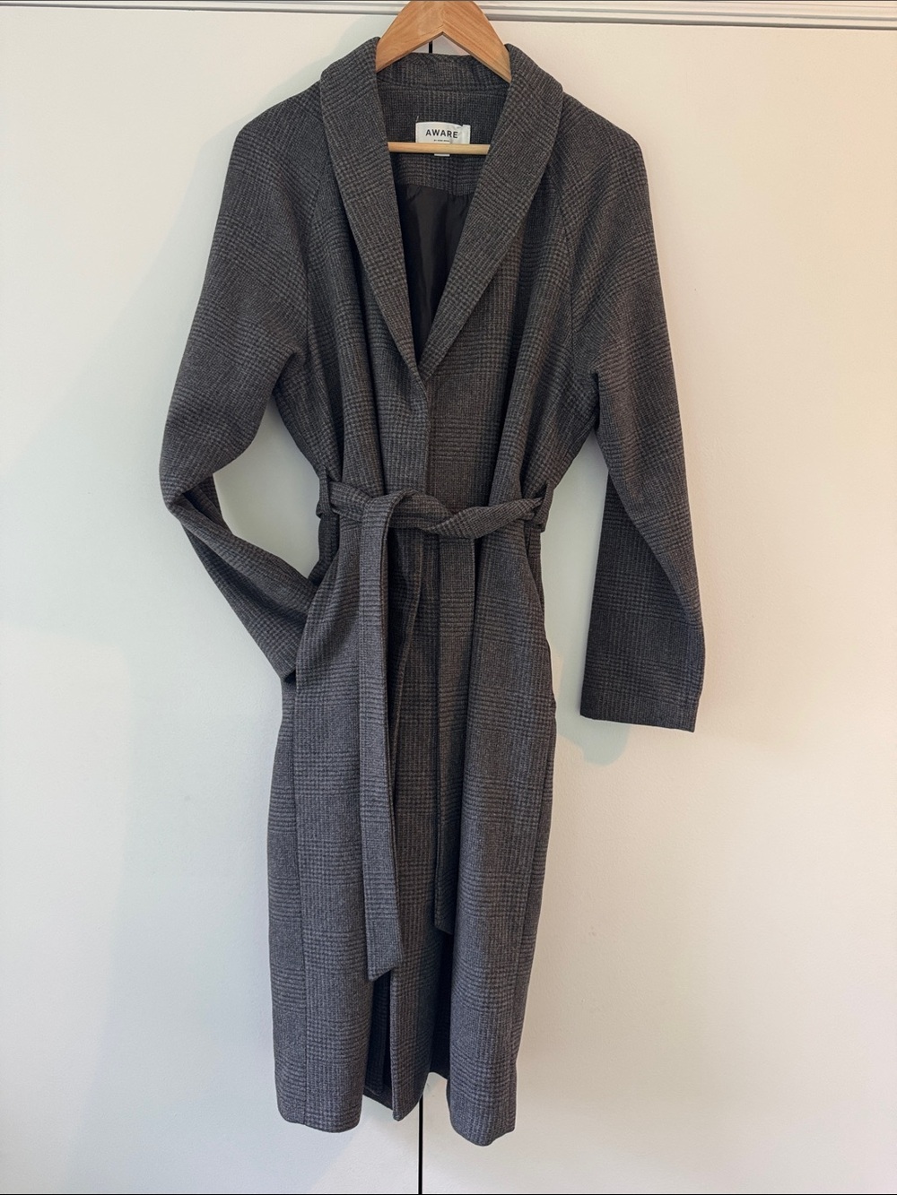 Women's Gray Plaid Shawl Type Collar Belted Wrap w/ 2 pockets & 2 snap closures